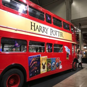 Kirjamessujen ensimmäinen päivä